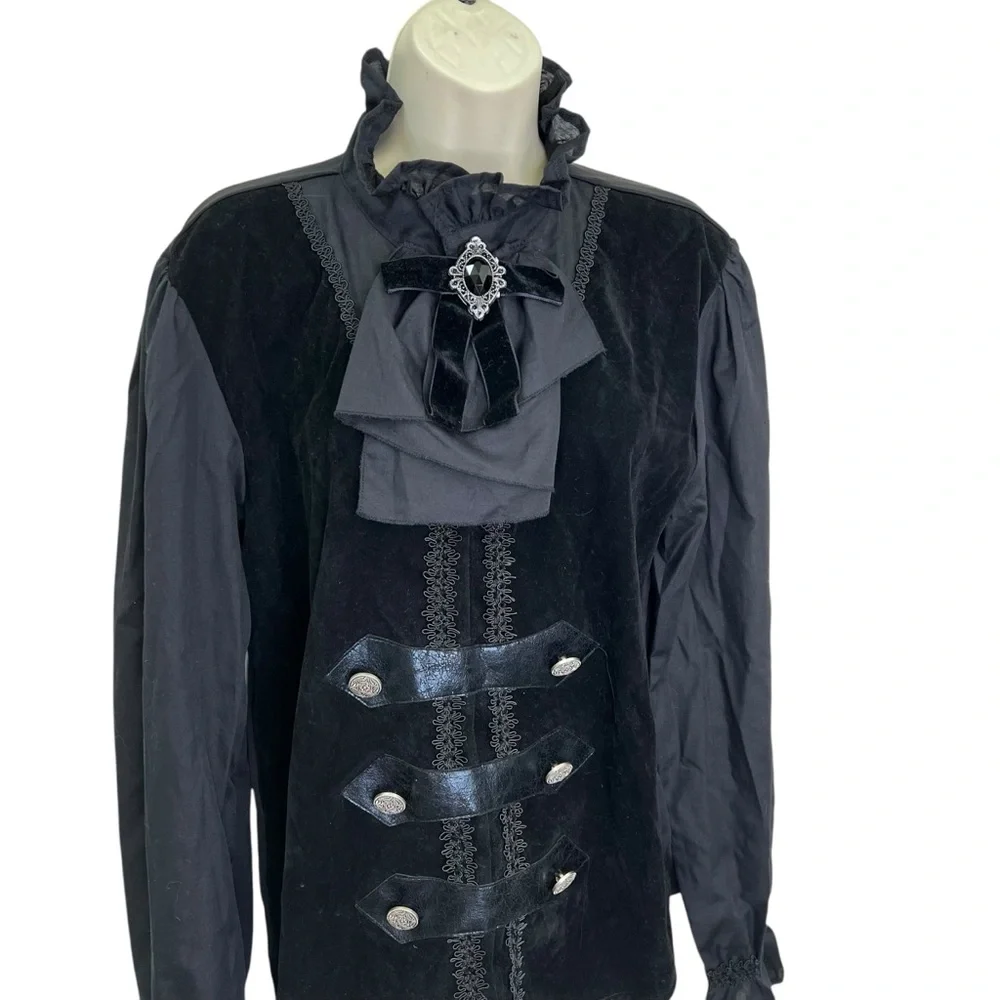 Spirit Halloween Vampire Costume Black Ruffled Victorian Shirt Men’s Medium - Picture 2 of 7